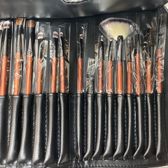 Profesional High Quality 26 Pcs Make Up Brush Set - Picture 12 of 13